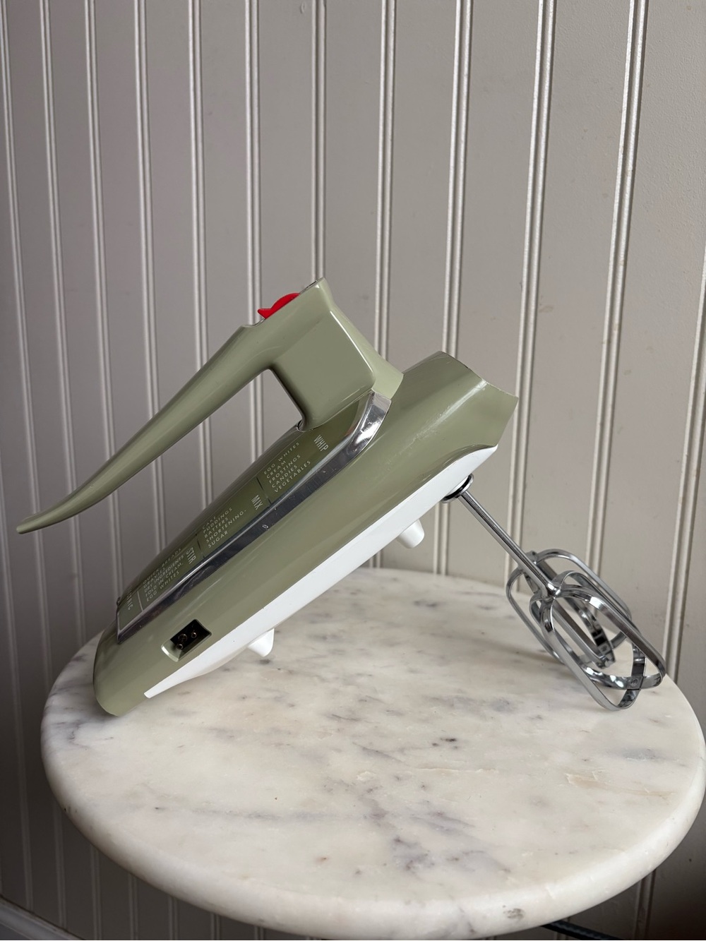Vintage General Electric GE Hand Mixer in Atomic Avocado Green WORKS! Retro VTG